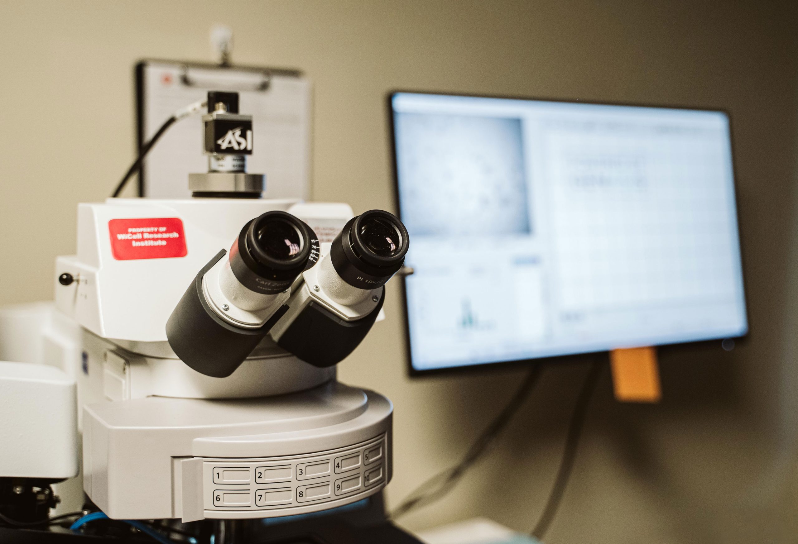 A microscope in the WiCell laboratory.